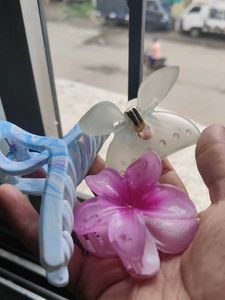 Stylish Hair Clip Set – Floral &amp; Modern