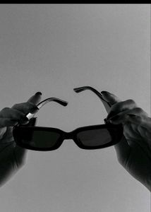 Black Rectangular Sunglasses 🕶