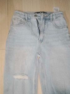 Light Wash Ripped Jeans