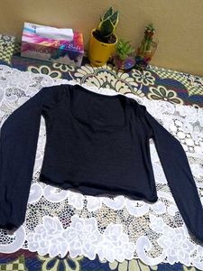 Black Long Sleeve Crop Top