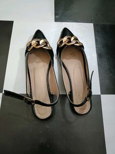 Black Chain Accent Flats