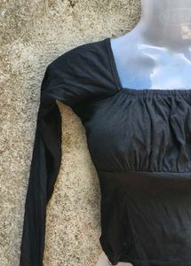 BLACK CROP TOP