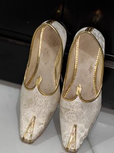 Men’s Ethnic Traditional Juttis And Mojaris