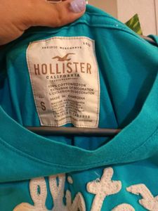 Hollister California Women’s Graphic Logo T-Shirt