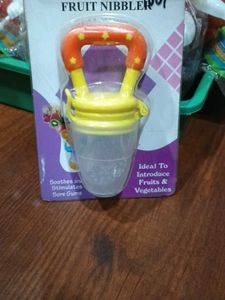 Kids Tether And Fruits Nibbler