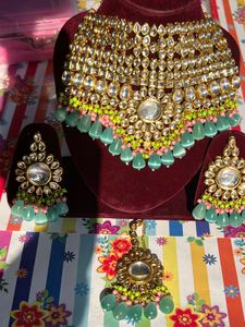 Kundan Jewelry Set