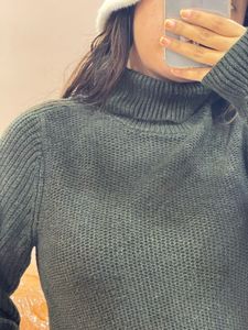 Stylish Green Knit Turtleneck Sweater