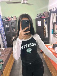Graphic Raglan Crop Top