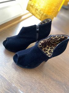 Final Pricedrop Black Suede Stelatoes
