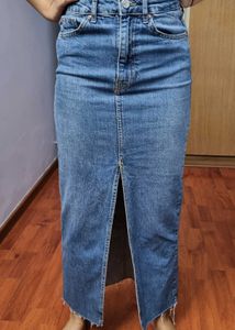 STRADIVARIUS FRONT SLIT DENIM SKIRT 26&#34;