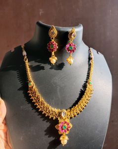 Gold Toned Elegant Necklace With Earring