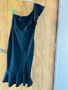 Chic Black One-Shoulder Midi Dress