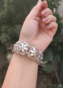 Vintage Floral Silver Bracelet