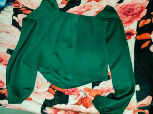 Chic Green Long Sleeve Crop Top