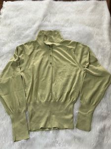 🌿 Chic Sage Green Top 🌿