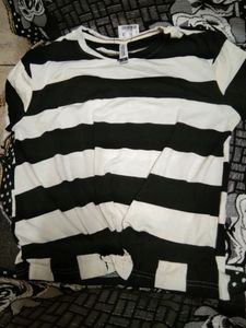 New Black And White Top