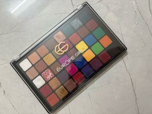 Europe Girl Eyeshadow Palette