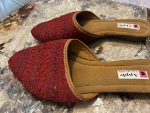 embroidered jutti