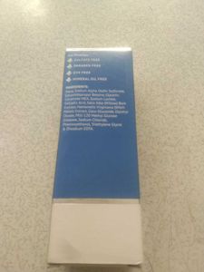 1% Salicylic Acid: Exfoliates dead skin cells, kee