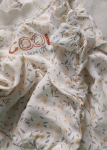 T Shirt Baby Girl With Collar Lace And Full Hand