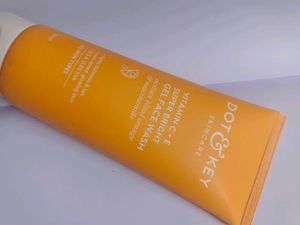 Dot &amp; Key Vitamin C Facewash