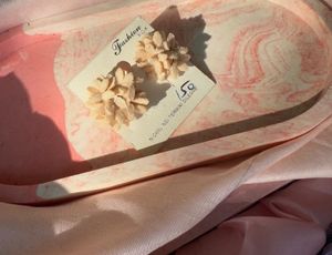 Beige flower earrings