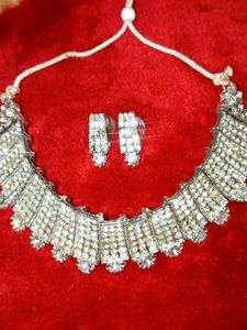 Sparkling Rhinestone Choker Necklace
