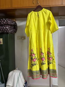 🆕 Yellow Floral Print Kurta + Neckpiece