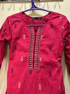 Avaasa Red Kurta Size M
