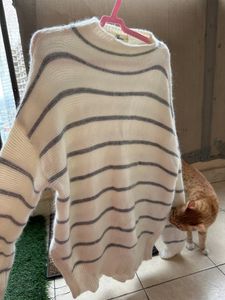 White Sweatshirt With Gray Strips