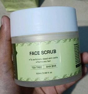 ESSENQO Face Scrub