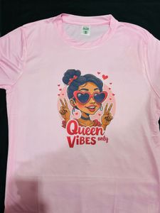 Queen Vibes Graphic Tee