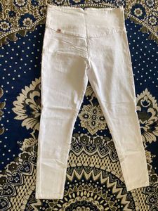 White High-Waisted Jeans