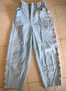 Flower Embroidery Jeans 👖🌺🌸