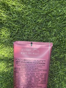 Pond's Bright Beauty Facewash