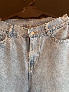 STRAIGHT LEG JEANS
