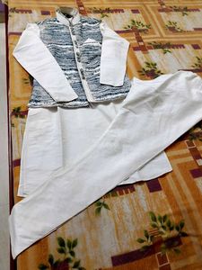 Men&#39;s Kurta Pajama with Patterned Vest