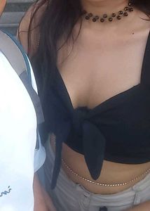 Black Cut-Out Crop Top 💣 Party-Ready 🖤