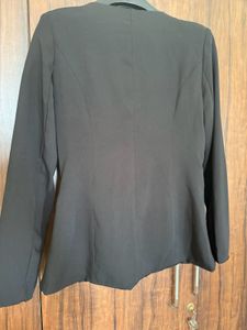 Chic Black Zipper Blazer