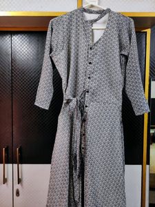 Dress With Neck Detailing