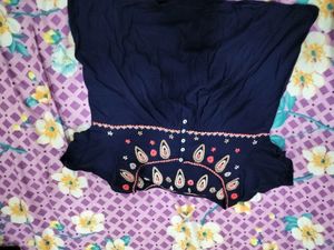 Hand Embroidered 🪡 Floral 🌺💐 Top