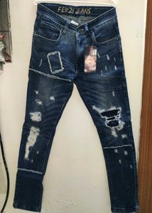 Distressed Ferzi Jeans