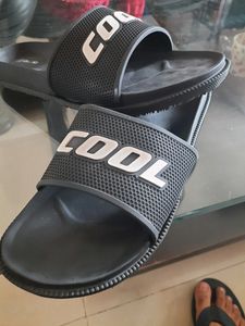 Zudio Slides ₹ 400