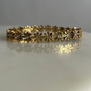 Flower Band Anti-tarnish Bangle Hinged Bracelet
