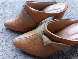 Stylish Tan Mules with Bow Detail