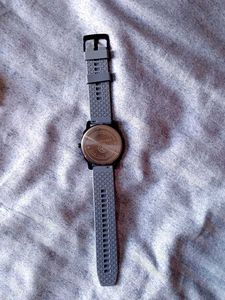 Stylish Watch With Red Pouch