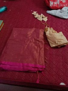 Twin Colour Saree With Pink Border & Golden Blouse