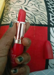 &#34;Get ready to pucker up with the stunning Hilary R
