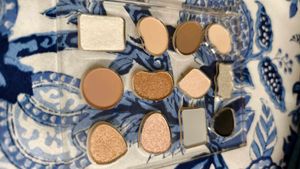 Maybelline 24K Nudes Palette &amp; Her orange Eyeshado