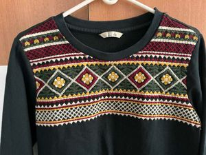 Embroidered Long Sleeve sweatshirt